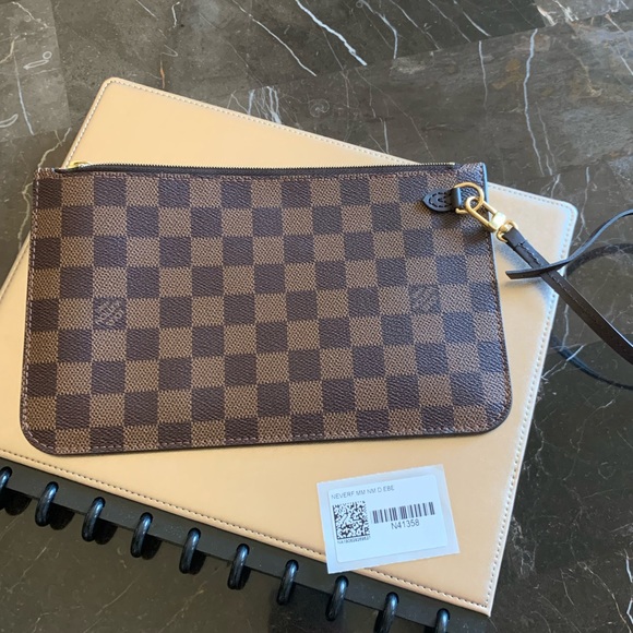 Louis Vuitton Handbags - 2019 Louis Vuitton Neverfull Pouchette